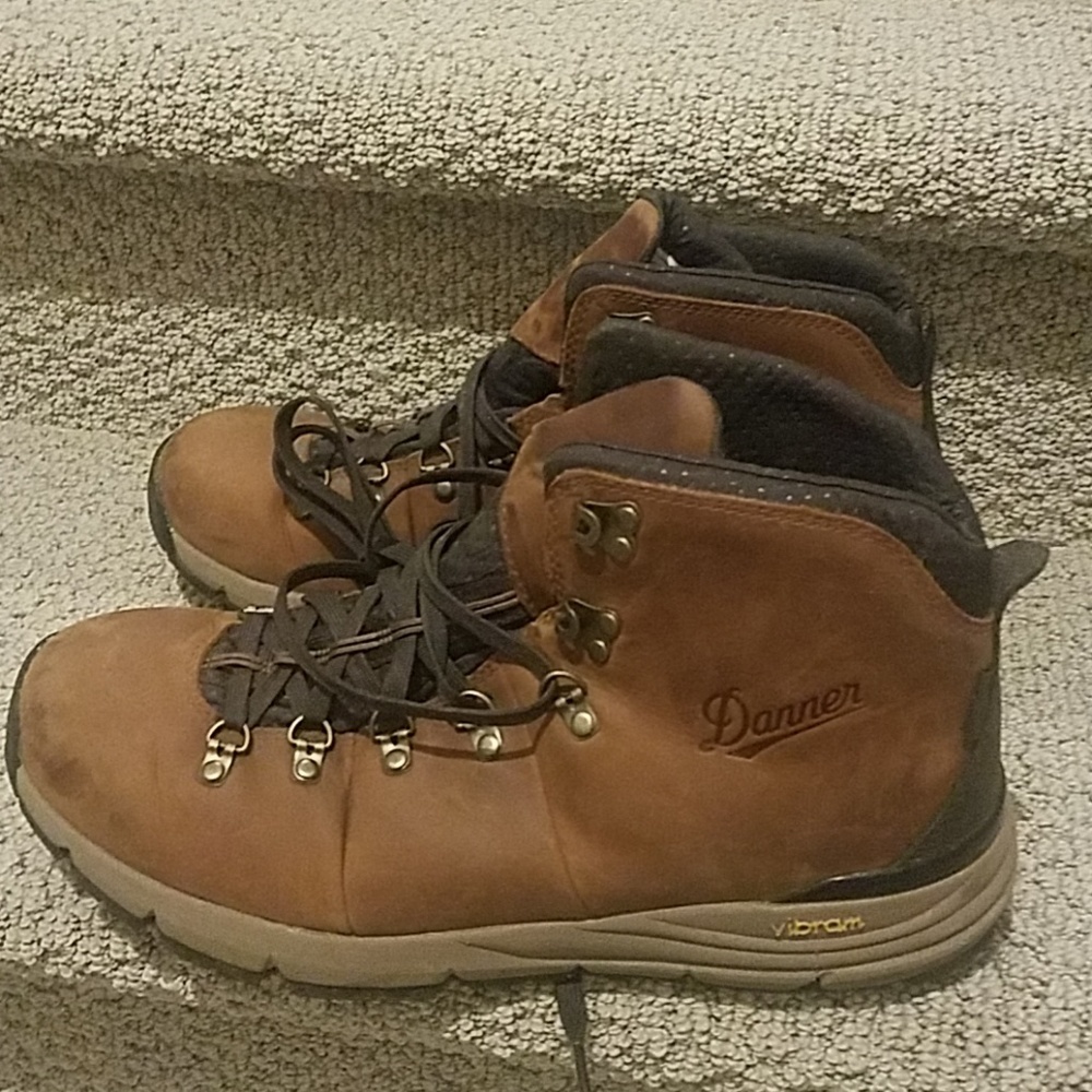 Mens DANNER boots. Like NEW- MTN 600 Rich brown
